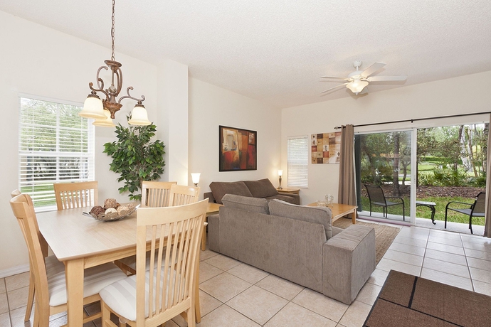 Imagen de los interiores del Hotel Emerald Island By Orlando Fun Rentals. Foto 15