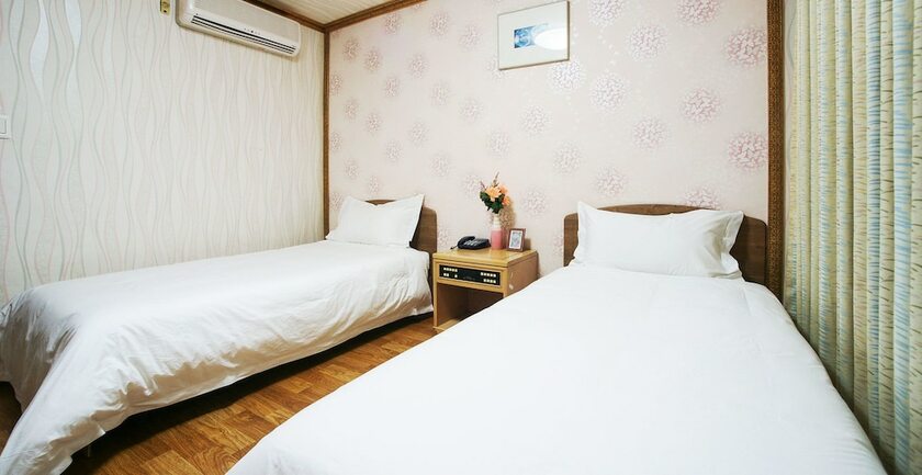 Imagen general del Hotel Emerald, Jeju. Foto 9