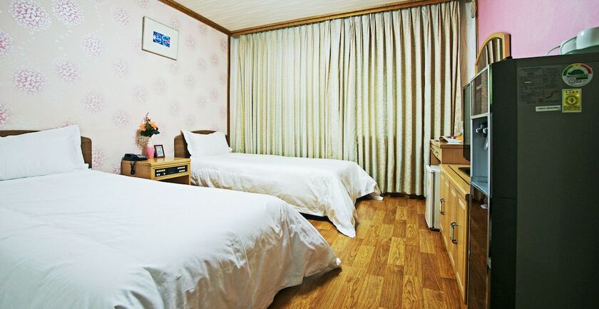 Imagen general del Hotel Emerald, Jeju. Foto 1