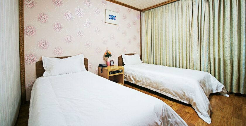 Imagen de la habitación del Hotel Emerald, Jeju. Foto 21