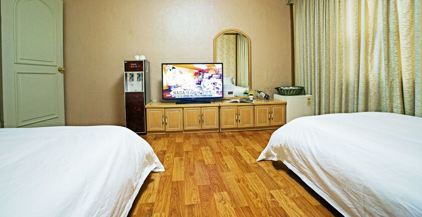 Imagen de la habitación del Hotel Emerald, Jeju. Foto 22