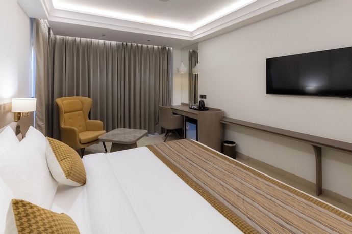Imagen de la habitación del Hotel Emerald Luxe A Boutique. Foto 6