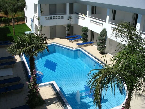 Imagen de la piscina del Hotel Emerald, Malia. Foto 17