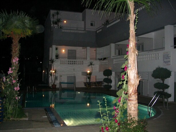 Imagen de la piscina del Hotel Emerald, Malia. Foto 18