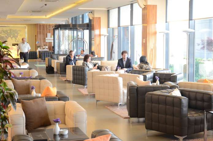 Imagen de los interiores del Hotel Emerald Pristina. Foto 12
