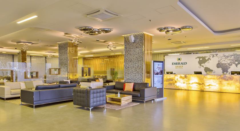 Imagen de los interiores del Hotel Emerald Pristina. Foto 16