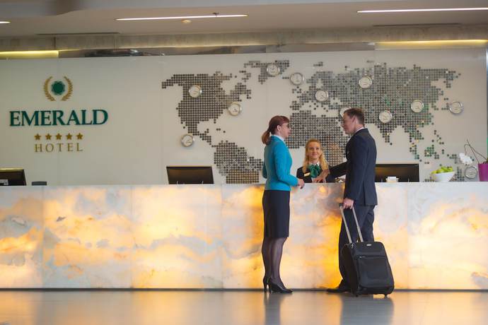 Imagen de los interiores del Hotel Emerald Pristina. Foto 20