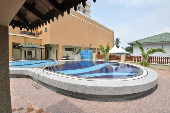 Imagen de la piscina del Hotel Emerald Puteri. Foto 6