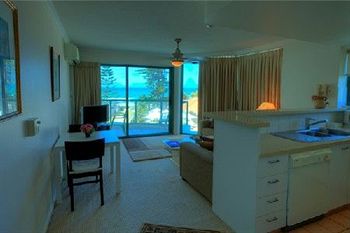 Imagen de la habitación del Hotel Emerald Sands Apartments. Foto 3