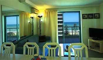Imagen de la habitación del Hotel Emerald Sands Apartments. Foto 4