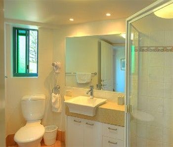 Imagen de la habitación del Hotel Emerald Sands Apartments. Foto 6