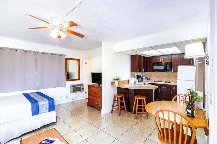 Imagen de la habitación del Hotel Emerald Seas Deerfield Beach Club. Foto 1