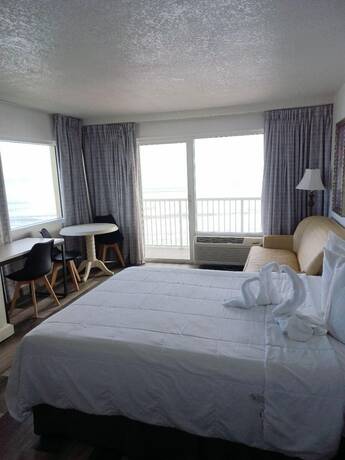 Imagen de la habitación del Hotel Emerald Shores Resort. Foto 12
