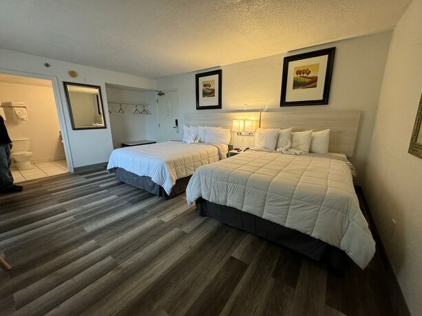 Imagen de la habitación del Hotel Emerald Shores Resort. Foto 15