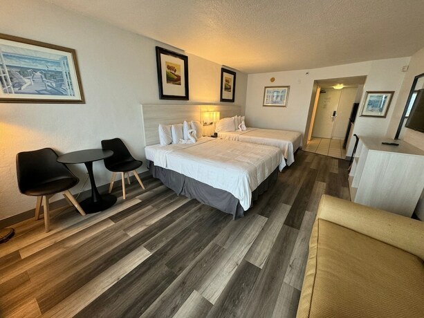 Imagen de la habitación del Hotel Emerald Shores Resort. Foto 19