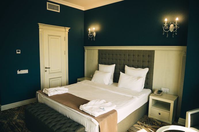 Imagen de la habitación del Hotel Emerald Suite. Foto 8