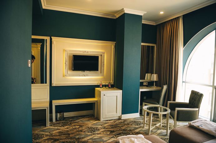 Imagen de la habitación del Hotel Emerald Suite. Foto 9