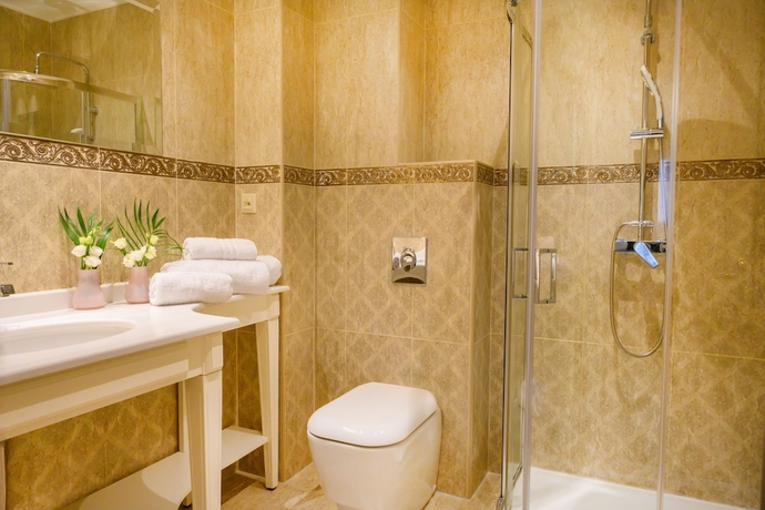 Imagen de la habitación del Hotel Emerald Suites. Foto 3
