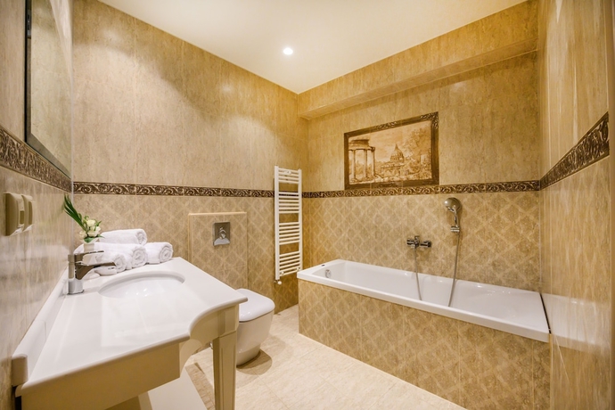 Imagen de la habitación del Hotel Emerald Suites. Foto 6