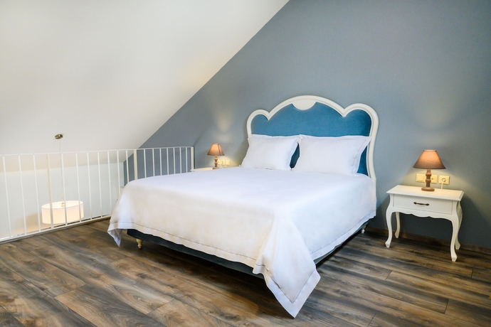 Imagen de la habitación del Hotel Emerald Suites. Foto 7