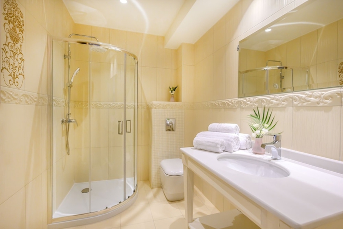 Imagen de la habitación del Hotel Emerald Suites. Foto 8