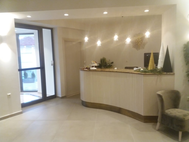 Imagen de los interiores del Hotel Emerald Suites. Foto 14