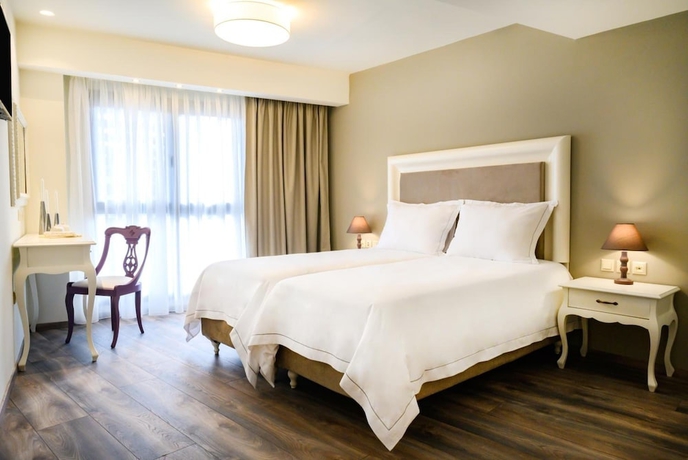 Imagen de la habitación del Hotel Emerald Suites. Foto 12