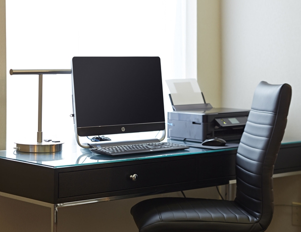 Imagen de los interiores del Hotel Emerald and Suites. Foto 3