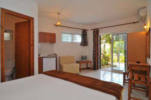 Imagen general del Hotel Emerald and Suites. Foto 5