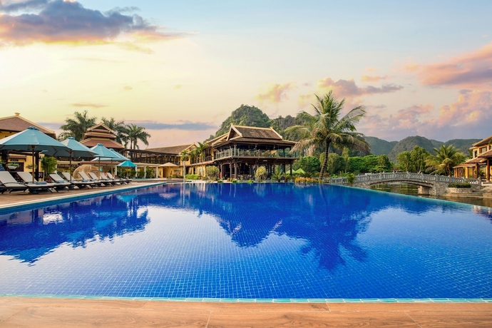 Imagen de la piscina del Hotel Emeralda Resort Tam Coc. Foto 19