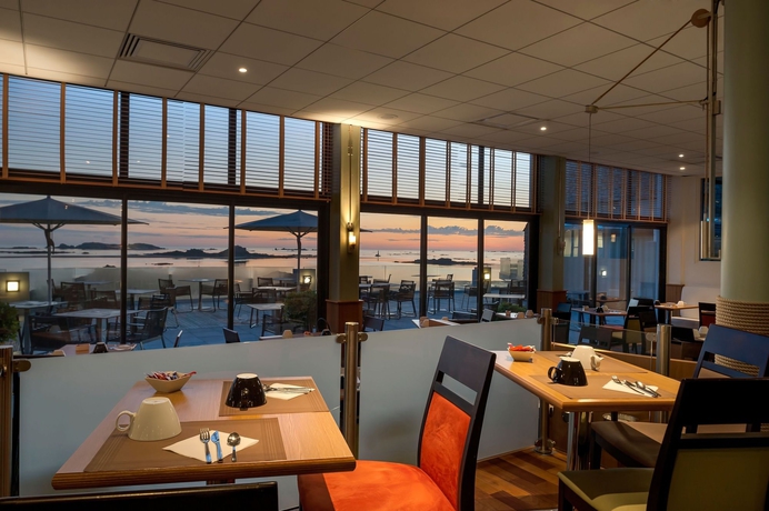 Imagen del bar/restaurante del Hotel Emeria Dinard Thalasso and Spa. Foto 5