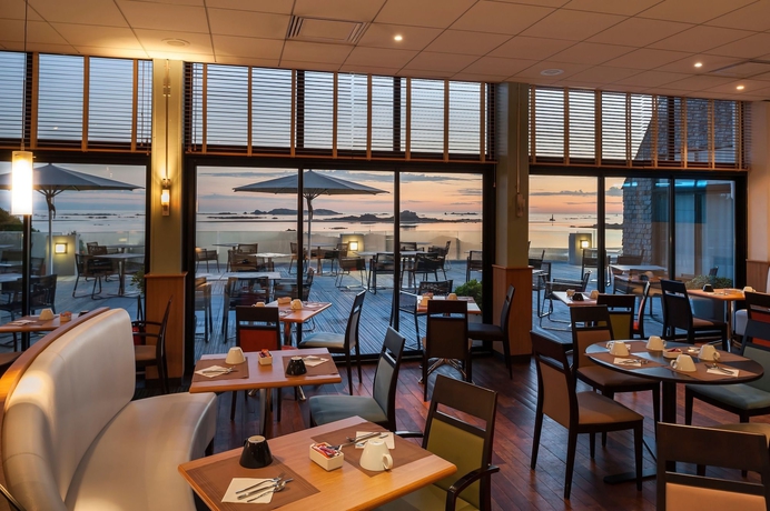 Imagen del bar/restaurante del Hotel Emeria Dinard Thalasso and Spa. Foto 6