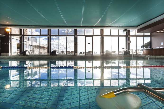 Imagen de la piscina del Hotel Emeria Dinard Thalasso and Spa. Foto 14