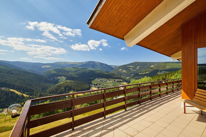 Imagen de los exteriores del Hotel Emerich. Foto 10