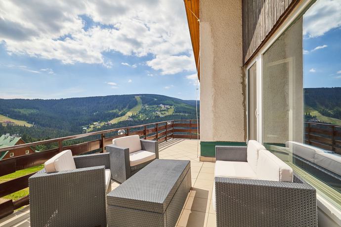 Imagen de los exteriores del Hotel Emerich. Foto 12