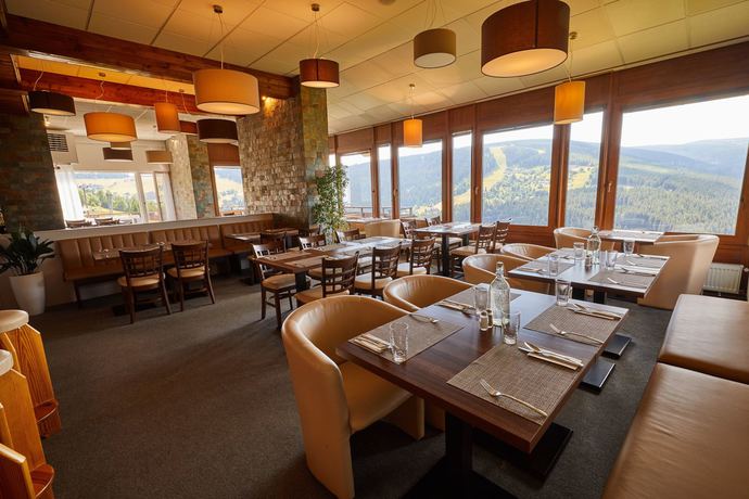 Imagen del bar/restaurante del Hotel Emerich. Foto 3