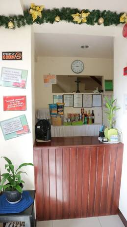 Imagen de los interiores del Hotel Emerill Inn. Foto 14