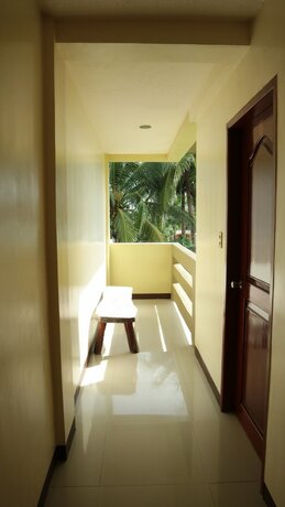 Imagen de los interiores del Hotel Emerill Inn. Foto 17