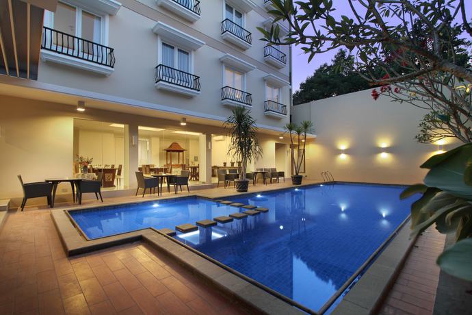 Imagen de la piscina del Hotel Emersia Malioboro. Foto 19