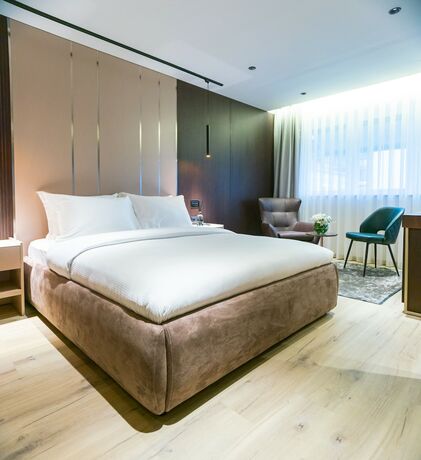 Imagen de la habitación del Hotel Emery. Foto 16