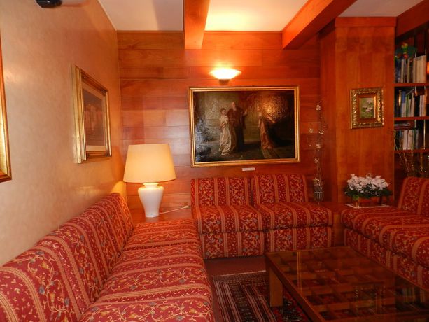 Imagen de los interiores del Hotel Emet. Foto 13