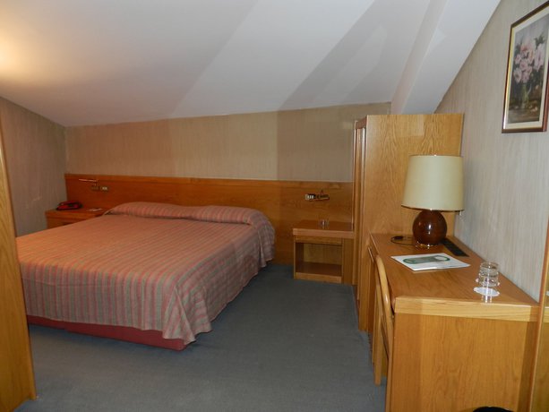 Imagen de la habitación del Hotel Emet. Foto 9