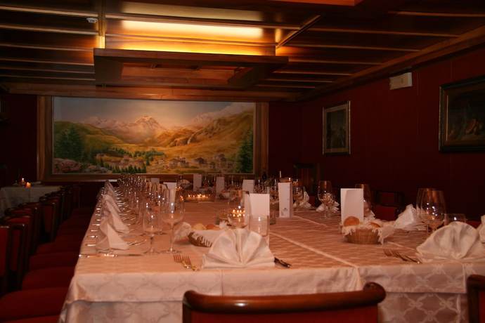 Imagen del bar/restaurante del Hotel Emet. Foto 6