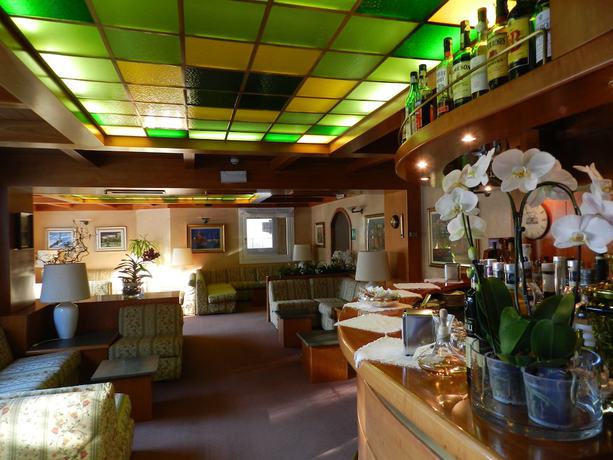 Imagen del bar/restaurante del Hotel Emet. Foto 7