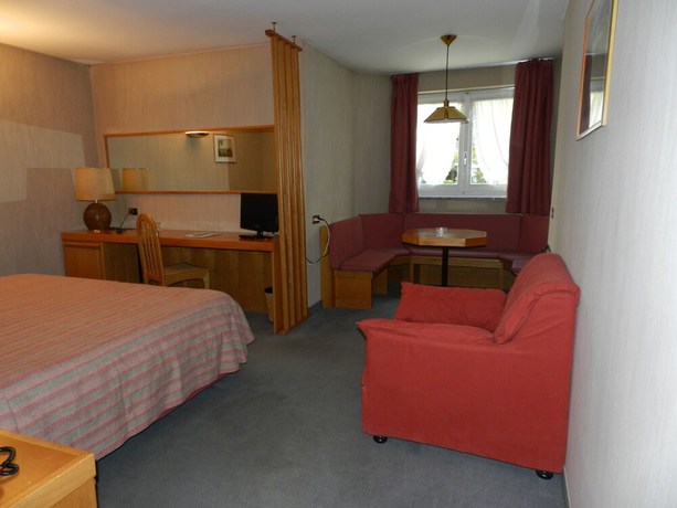 Imagen de la habitación del Hotel Emet. Foto 10