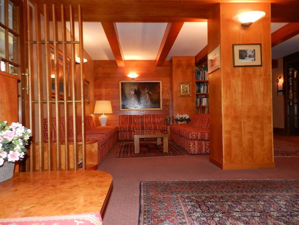 Imagen de los interiores del Hotel Emet. Foto 14
