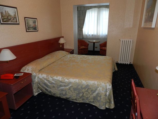 Imagen de la habitación del Hotel Emet. Foto 11