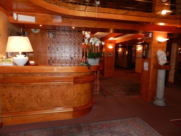 Imagen de los interiores del Hotel Emet. Foto 15