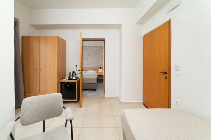 Imagen de la habitación del Hotel Emi Seaside. Foto 11