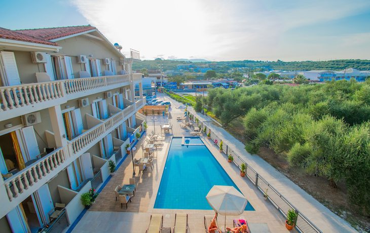 Imagen de la piscina del Hotel Emilia, Planos. Foto 17